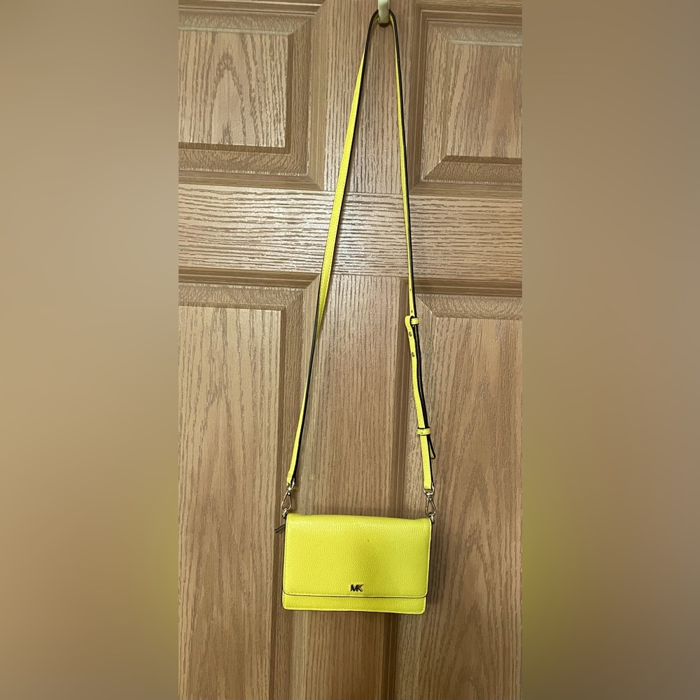 MICHAEL KORS SUNFLOWER YELLOW PEBBLED LEATHER CROSSBODY EUC